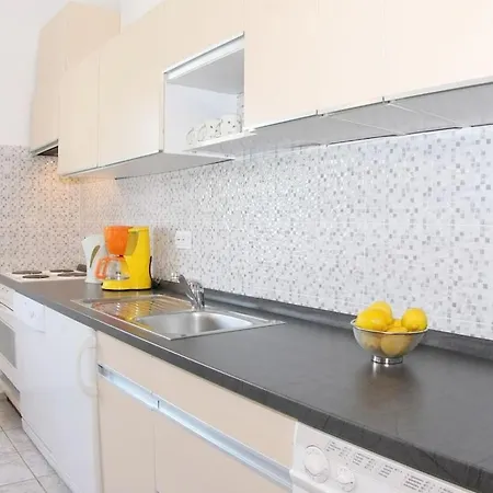 Castel In * פורץ